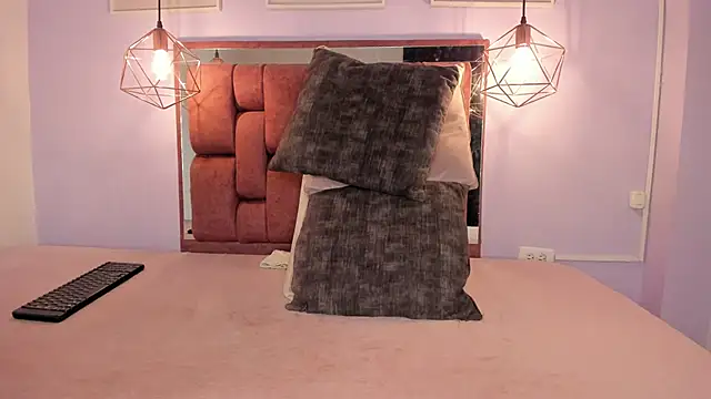 kristakinnky online show from March 2026 11:47:01 AM