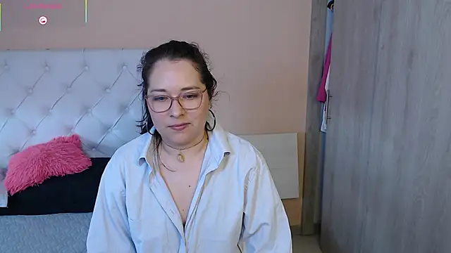 May Carlier online show from January 2026 09:29:01 PM