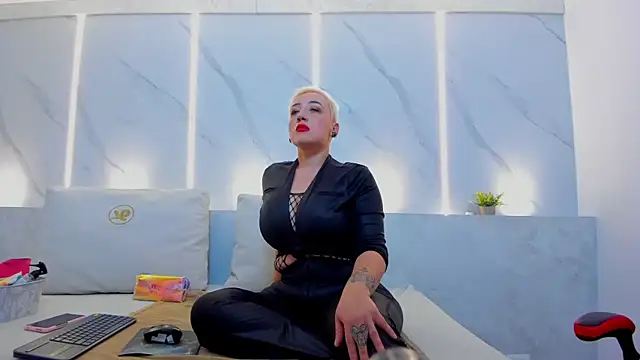 mia becke online show from January 2025 06:31:01 PM