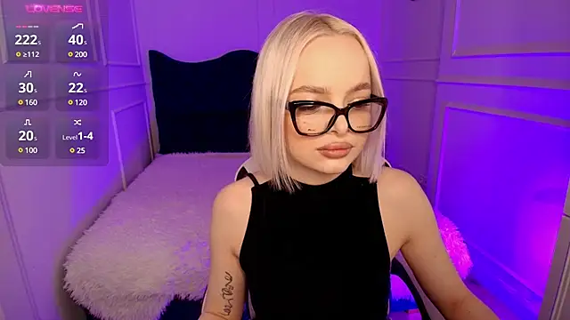 horny blondiee online show from December 2024 08:08:02 AM