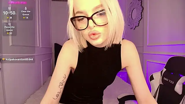 horny blondiee online show from December 2024 11:39:02 AM