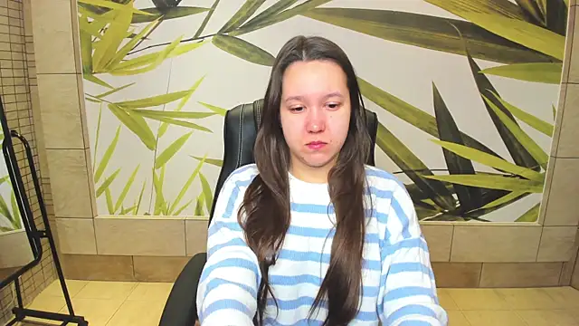Snapshot of Mira_Karter chatting on December 2024 01:35:01 AM Mira Karter online show from December 2024 01:35:01 AM