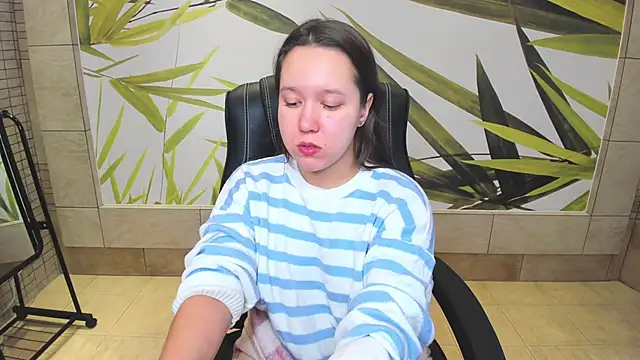 Snapshot of Mira_Karter chatting on December 2024 04:35:02 AM Mira Karter online show from December 2024 04:35:02 AM
