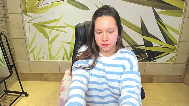 Snapshot of Mira_Karter chatting on December 2024 07:37:01 AM Mira Karter online show from December 2024 07:37:01 AM