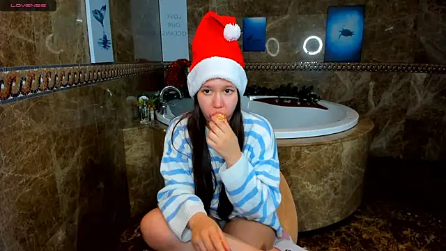 Snapshot of Mira_Karter chatting on December 2024 04:40:01 AM Mira Karter online show from December 2024 04:40:01 AM