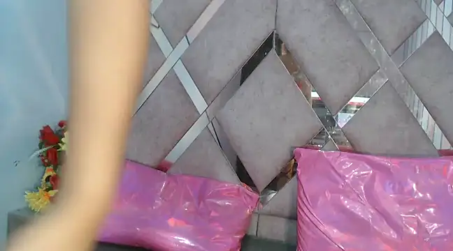 Snapshot of Lucy_White__ chatting on December 2024 11:11:01 PM Lucy White online show from December 2024 11:11:01 PM