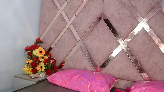 Snapshot of Lucy_White__ chatting on January 2025 11:52:02 PM Lucy White online show from January 2025 11:52:02 PM