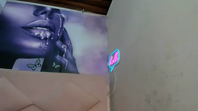 Snapshot of Lucy_White__ chatting on January 2025 12:22:01 AM Lucy White online show from January 2025 12:22:01 AM