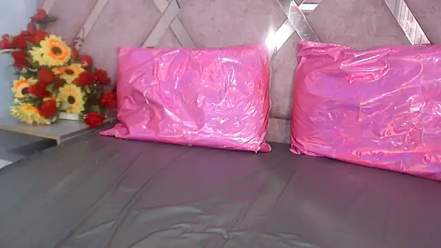 Snapshot of Lucy_White__ chatting on January 2025 08:57:02 PM Lucy White online show from January 2025 08:57:02 PM