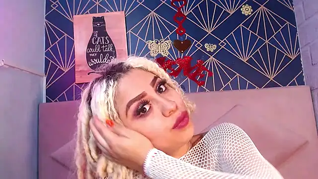 Snapshot of Lucy_White__ chatting on February 2025 12:58:01 AM Lucy White online show from February 2025 12:58:01 AM