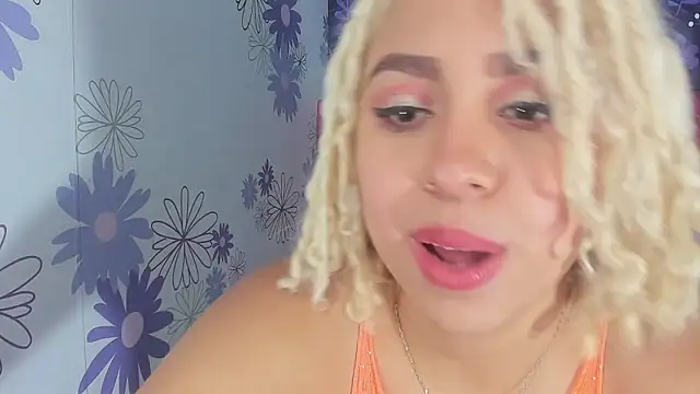 Snapshot of Lucy_White__ chatting on September 2025 09:27:01 PM Lucy White online show from September 2025 09:27:01 PM