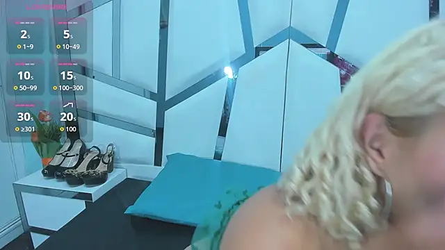 Lucy White   online show from November 2025 08:35:02 PM