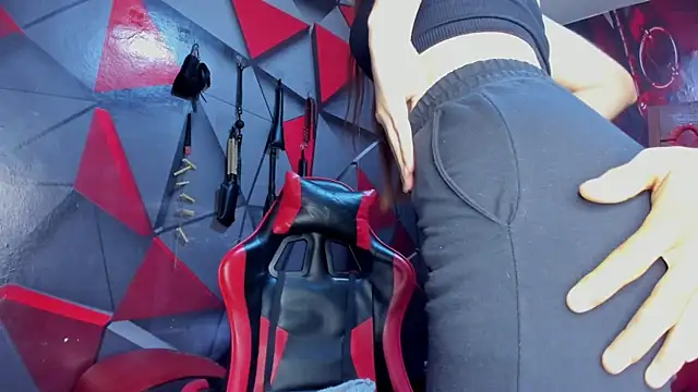 Hana and Zeta online show from January 2026 12:32:02 PM