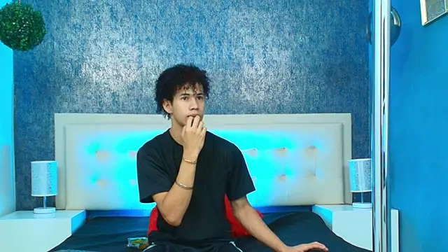 Snapshot of Erick_Zhimerman chatting on November 2025 04:01:02 AM Erick Zhimerman online show from November 2025 04:01:02 AM