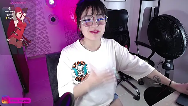 MiaEngels online show from January 2025 01:36:02 PM