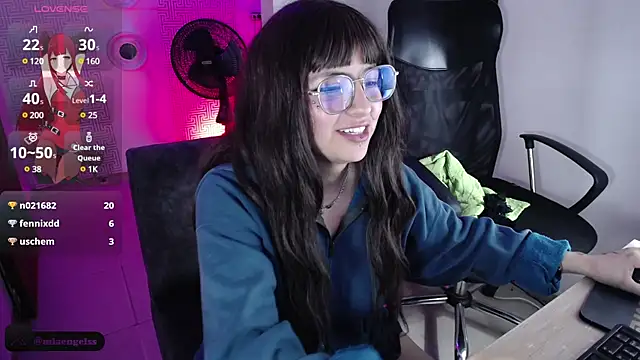 MiaEngels online show from January 2025 08:32:02 AM