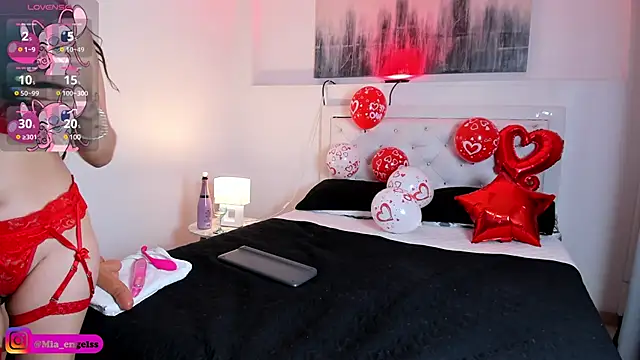 MiaEngels online show from February 2025 02:12:02 PM