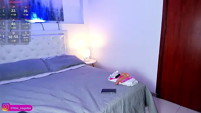 MiaEngels online show from February 2025 01:57:01 PM