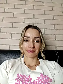 Loly Horny online show from April 2026 01:05:02 AM