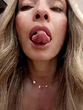 Loly Horny online show from April 2026 03:02:01 AM