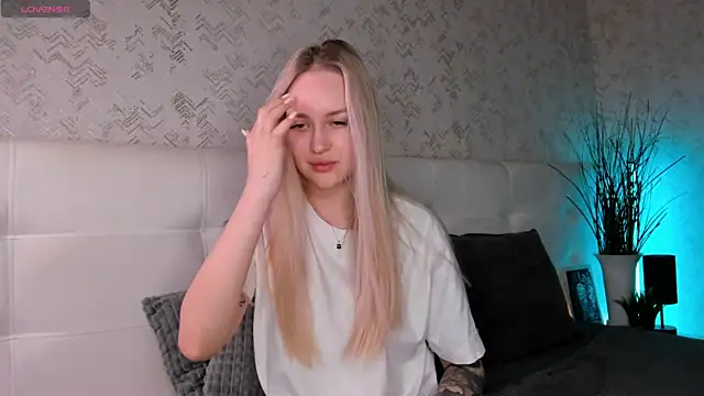 Carol  Cox online show from October 2025 11:33:01 PM