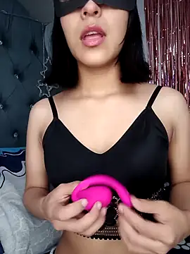 PequeArely online show from February 2025 08:00:01 PM