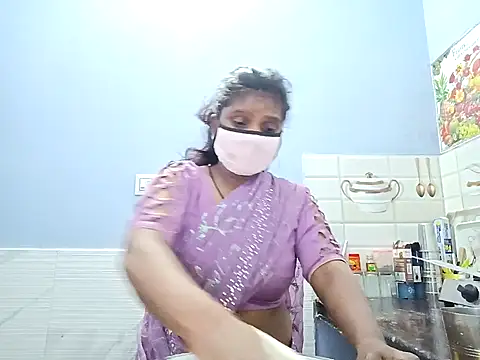 Snapshot of Muktha chatting on January 2025 06:02:01 PM Muktha online show from January 2025 06:02:01 PM