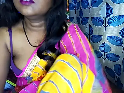 Snapshot of Muktha chatting on February 2025 01:06:01 PM Muktha online show from February 2025 01:06:01 PM