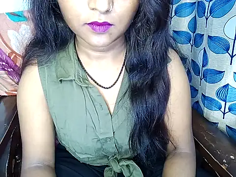 Snapshot of Muktha chatting on February 2025 03:04:02 AM Muktha online show from February 2025 03:04:02 AM