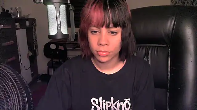Snapshot of Liv_Alt chatting on May 2026 06:29:02 AM Liv Alt online show from May 2026 06:29:02 AM