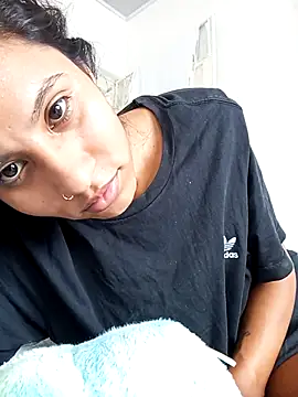 Karii-R online show from November 2025 06:35:01 PM