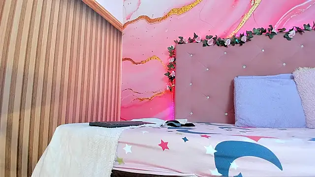 Snapshot of Taylor__cooper chatting on February 2025 06:58:01 PM Taylor cooper online show from February 2025 06:58:01 PM