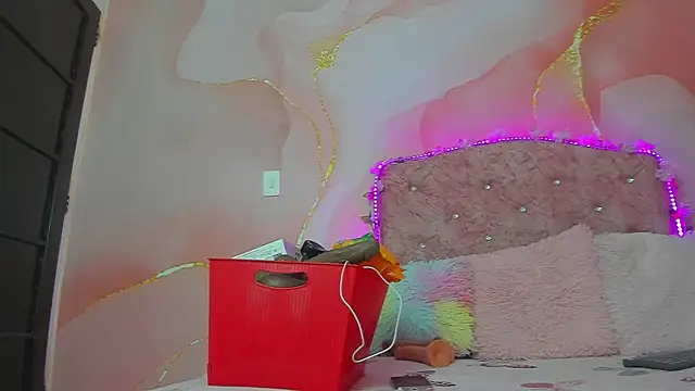 Snapshot of Taylor__cooper chatting on September 2025 06:11:02 PM Taylor cooper online show from September 2025 06:11:02 PM