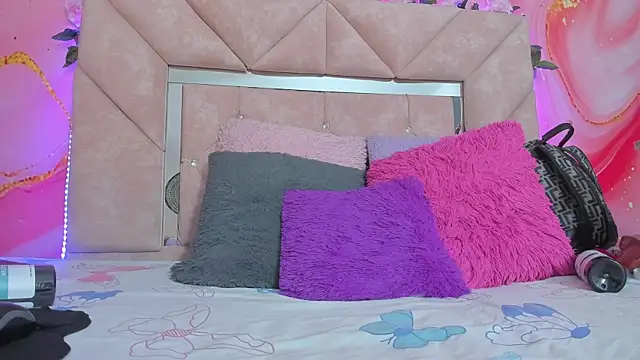 Taylor  cooper online show from November 2025 06:33:02 PM