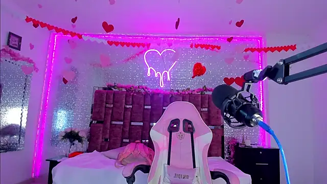 KylieVictoria online show from February 2025 04:34:01 AM