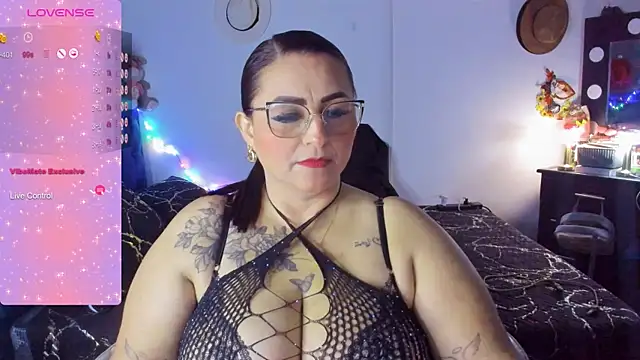 Snapshot of Ivonnee__ chatting on January 2025 02:47:01 AM Ivonnee online show from January 2025 02:47:01 AM