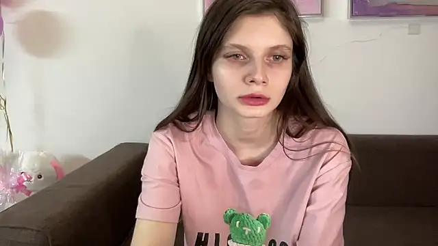Snapshot of Effi_18 chatting on February 2025 07:20:02 PM Effi 18 online show from February 2025 07:20:02 PM