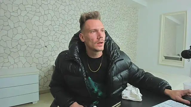 MateoBenjaminX online show from December 2024 10:08:02 PM