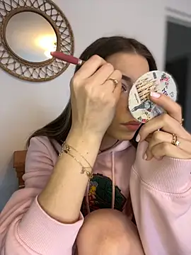 Mia Ethan online show from October 2025 09:31:01 AM