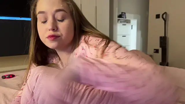 endlesssoffi online show from April 2026 07:16:01 PM