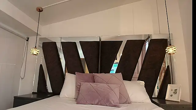 Milkdulce1 online show from September 2025 12:32:02 PM