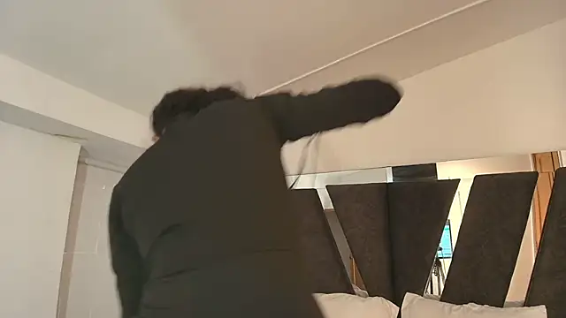 Milkdulce1 online show from November 2025 01:56:02 PM