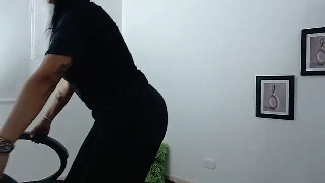 vaiolet triana online show from December 2024 06:50:01 PM