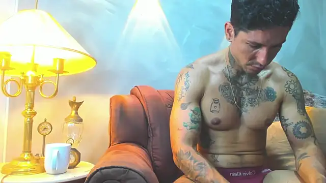 Snapshot of Dylanstonne chatting on January 2025 10:28:01 PM Dylanstonne online show from January 2025 10:28:01 PM