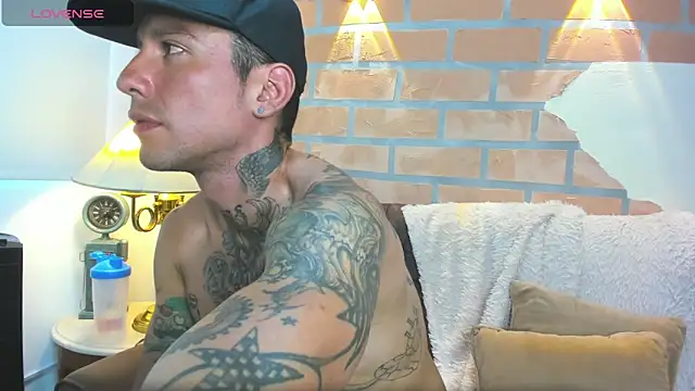 Snapshot of Dylanstonne chatting on March 2025 08:55:01 PM Dylanstonne online show from March 2025 08:55:01 PM