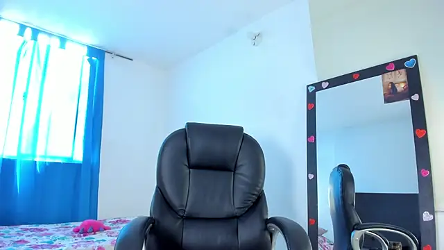 Aleja arango1 online show from April 2026 03:37:02 PM