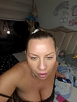 Sparkle2206 online show from April 2026 10:21:02 PM