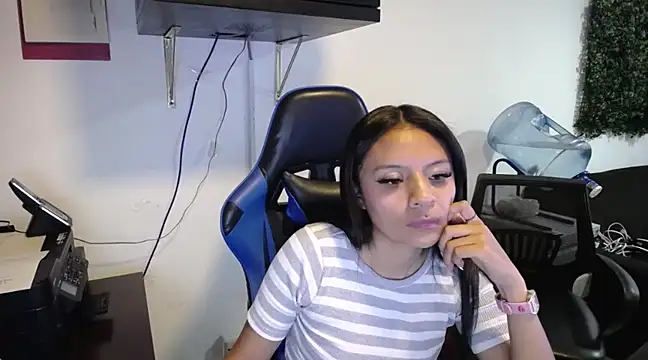 Snapshot of Natashax_Hot chatting on March 2025 07:40:01 PM Natashax Hot online show from March 2025 07:40:01 PM