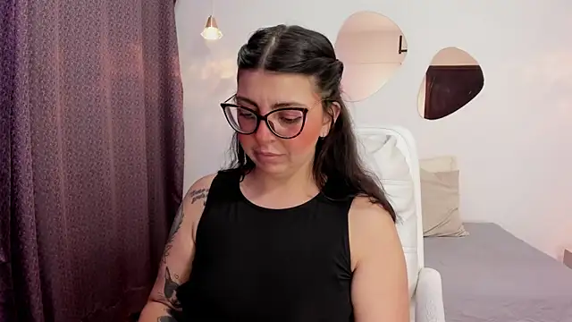 Vioolletta online show from October 2025 06:52:01 PM