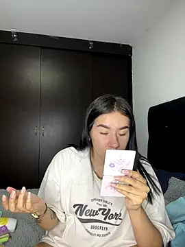 Snapshot of Im_Valen_Cute chatting on December 2024 12:13:01 AM Im Valen Cute online show from December 2024 12:13:01 AM